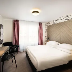 Elaya West **** Wien